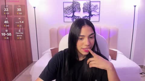 Snapshot of emma_connor1 chatting on November 7, 11:21 am Emma online show from November 7, 11:21 am