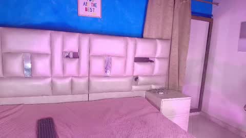 Snapshot of emma_curvy1 chatting on February 19, 3:06 am Emma online show from February 19, 3:06 am