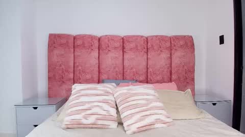 Snapshot of emma_curvy1 chatting on December 16, 3:11 am Emma online show from December 16, 3:11 am