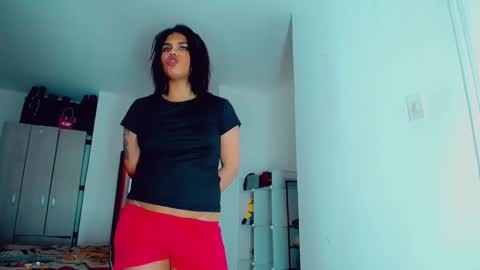 Snapshot of emma_diva chatting on December 22, 2:39 am emma online show from December 22, 2:39 am