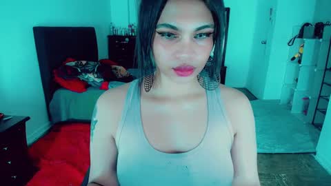 Snapshot of emma_diva chatting on December 23, 11:28 pm emma online show from December 23, 11:28 pm