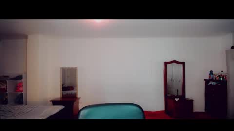 Snapshot of emma_diva chatting on February 7, 5:10 am emma online show from February 7, 5:10 am