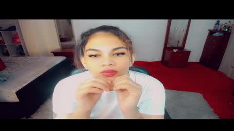 Snapshot of emma_diva chatting on February 7, 8:11 am emma online show from February 7, 8:11 am