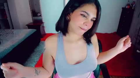 Snapshot of emma_diva chatting on February 15, 12:59 am emma online show from February 15, 12:59 am