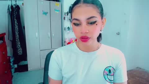 Snapshot of emma_diva chatting on October 18, 11:05 pm emma online show from October 18, 11:05 pm