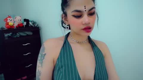 Snapshot of emma_diva chatting on November 22, 6:40 pm emma online show from November 22, 6:40 pm