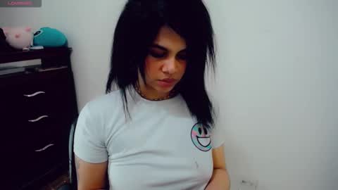 Snapshot of emma_diva chatting on November 30, 12:47 am emma online show from November 30, 12:47 am