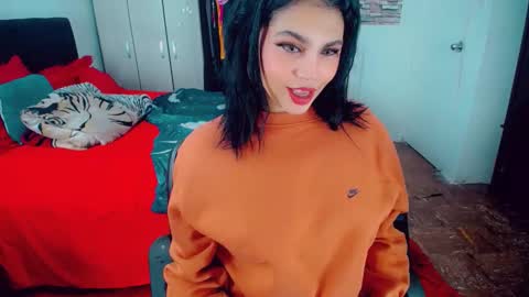 Snapshot of emma_diva chatting on December 20, 12:29 am emma online show from December 20, 12:29 am