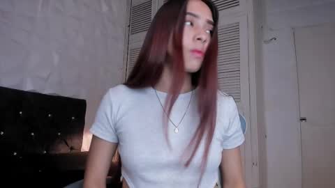 Snapshot of emma_dl2 chatting on March 3, 5:39 pm emma_dl2 online show from March 3, 5:39 pm