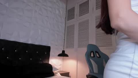 Snapshot of emma_dl2 chatting on March 9, 5:28 pm emma_dl2 online show from March 9, 5:28 pm