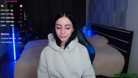 Snapshot of emma_jordan chatting on February 12, 12:12 pm Emma online show from February 12, 12:12 pm