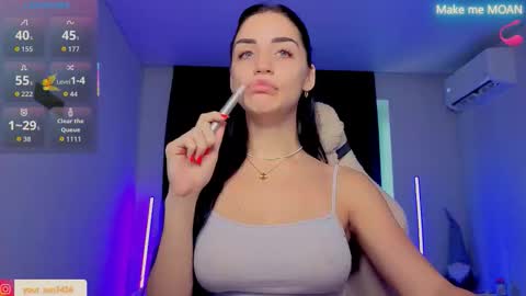 Snapshot of emma_jordan chatting on October 6, 7:28 am Emma online show from October 6, 7:28 am