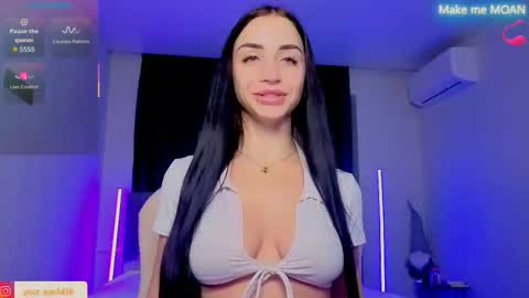 Snapshot of emma_jordan chatting on October 26, 5:08 pm Emma online show from October 26, 5:08 pm