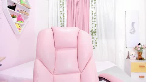Snapshot of emma_lorense chatting on March 10, 7:07 pm Emma online show from March 10, 7:07 pm
