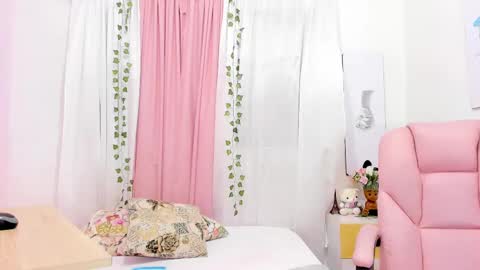Snapshot of emma_lorense chatting on March 12, 7:17 pm Emma online show from March 12, 7:17 pm