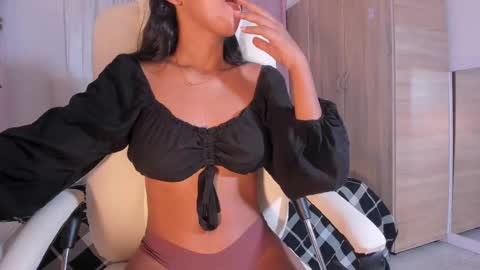 Snapshot of emma_lorense chatting on October 4, 6:50 pm Emma online show from October 4, 6:50 pm