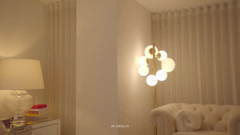 Snapshot of emma_lu1 chatting on October 18, 10:32 pm emma_lu1 online show from October 18, 10:32 pm