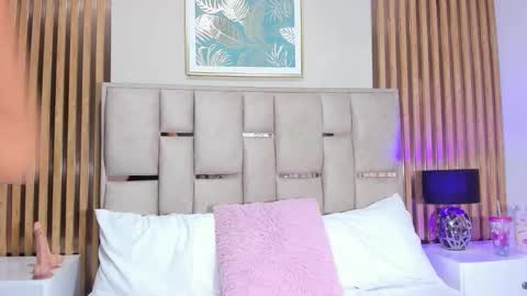 Snapshot of emma_millers__ chatting on February 19, 11:50 am Emma online show from February 19, 11:50 am