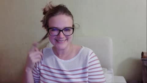emma_misty_ online show from October 16, 5:47 pm
