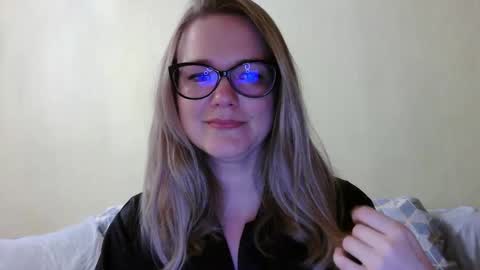 emma_misty_ online show from October 20, 5:35 pm