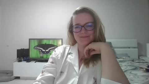 emma_misty_ online show from April 13, 8:25 pm