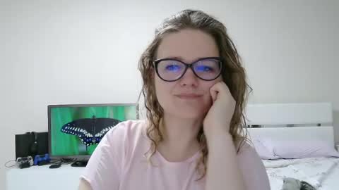 emma_misty_ online show from April 14, 8:37 pm