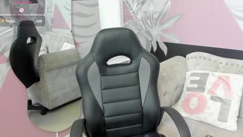 Snapshot of emma_petite4u chatting on January 22, 3:07 pm Emma online show from January 22, 3:07 pm