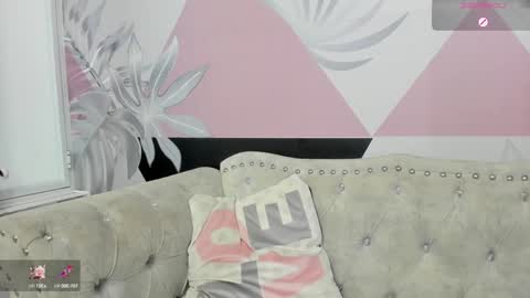 Snapshot of emma_petite4u chatting on January 29, 3:15 pm Emma online show from January 29, 3:15 pm