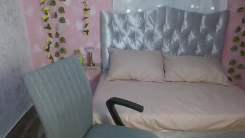 Snapshot of emma_queens1 chatting on January 27, 11:33 pm Emma online show from January 27, 11:33 pm