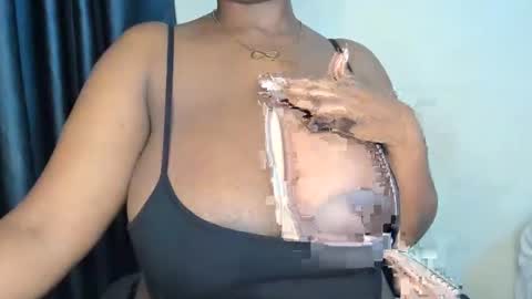 Snapshot of emma_remi chatting on March 4, 8:27 pm emma_remi online show from March 4, 8:27 pm