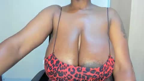 Snapshot of emma_remi chatting on October 23, 5:33 pm emma_remi online show from October 23, 5:33 pm