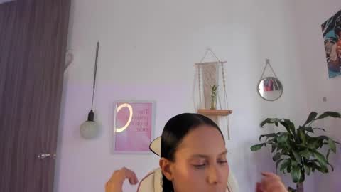 Emma online show from April 6, 6:20 pm