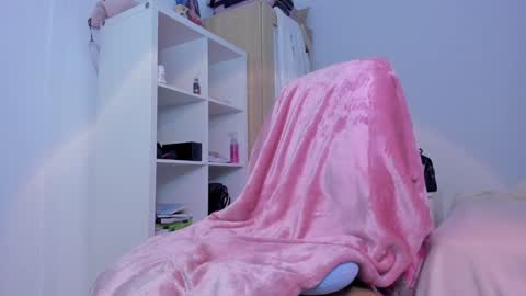 Snapshot of emma_rr chatting on December 2, 8:30 am Emma online show from December 2, 8:30 am