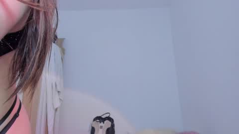 Snapshot of emma_rr chatting on December 2, 11:34 am Emma online show from December 2, 11:34 am