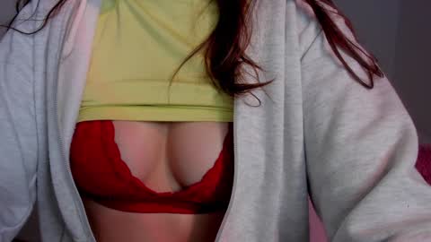 Snapshot of emma_rr chatting on December 11, 6:58 am Emma online show from December 11, 6:58 am