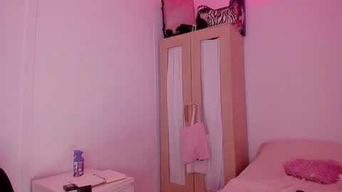 Snapshot of emma_rr chatting on February 12, 1:48 pm Emma online show from February 12, 1:48 pm