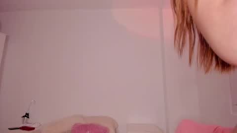 Snapshot of emma_rr chatting on February 28, 3:59 pm Emma online show from February 28, 3:59 pm