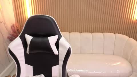 Emma online show from September 19, 3:24 pm