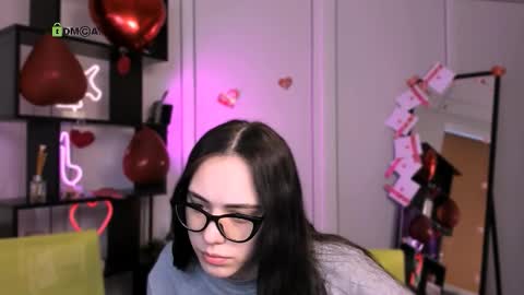 Snapshot of emma_swee chatting on February 19, 6:09 am emma_swee online show from February 19, 6:09 am