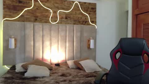 Snapshot of emma_visconti chatting on September 26, 1:04 pm emma_visconti online show from September 26, 1:04 pm