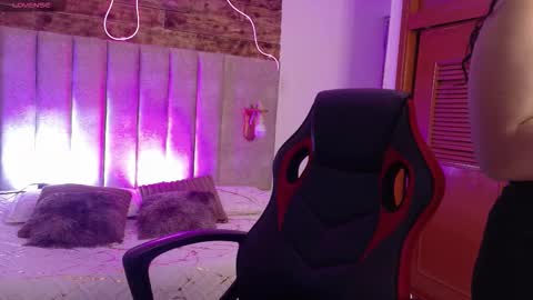 Snapshot of emma_visconti chatting on October 17, 12:30 pm emma_visconti online show from October 17, 12:30 pm