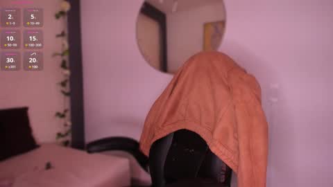 emma_woods__ online show from December 28, 3:15 pm