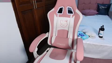 emma online show from November 20, 11:54 am