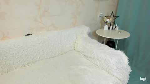 Snapshot of emmaamazingeyes chatting on January 20, 6:53 pm Emma 31487 online show from January 20, 6:53 pm