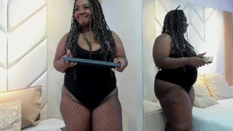 Snapshot of emmabrantt_ chatting on October 31, 4:35 am EmmaBrantt online show from October 31, 4:35 am