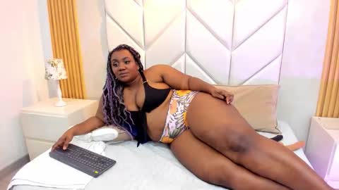 Snapshot of emmabrantt_ chatting on November 21, 5:06 am EmmaBrantt online show from November 21, 5:06 am