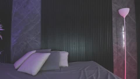 emmaclark_1 online show from February 25, 9:35 pm