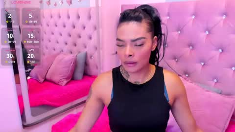 emmaebony_ online show from April 14, 11:49 am