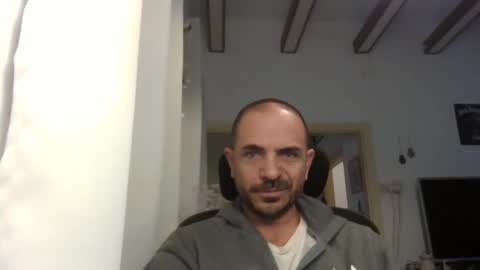 Ariel online show from December 9, 5:18 am