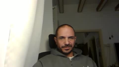 Ariel online show from December 15, 4:51 am